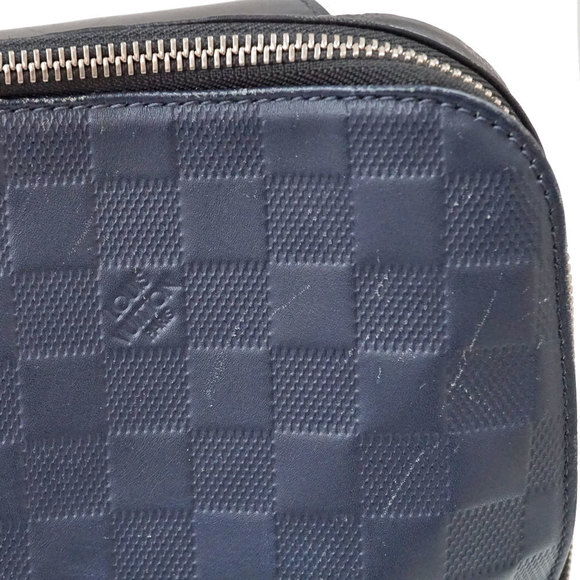 Louis Vuitton Avenue Sling Bag - Picture 9 of 15